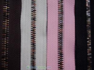 廠家直供金屬拉鏈、尼龍拉鏈、壓塑拉鏈_紡織、皮革_世界工廠網中國產品信息庫