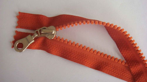 樹脂拉鏈的高清大圖展示與特點(diǎn)解析