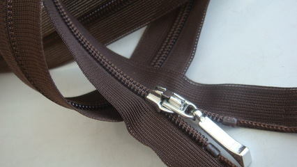 三力拉鏈 品質(zhì)鑄就品牌，匠心連通世界